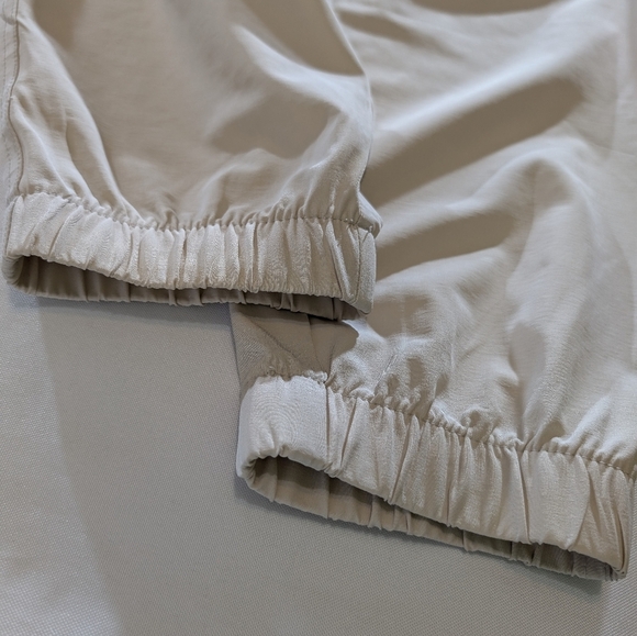 Old Navy Women's Jogger's Size Small - Picture 3 of 9